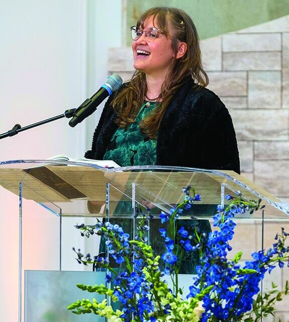 Cantorial soloist Jessy Wald singing at the Temple Beth Am bimah